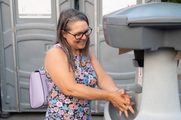 Best Luxury portable toilet rental  in St James, MO